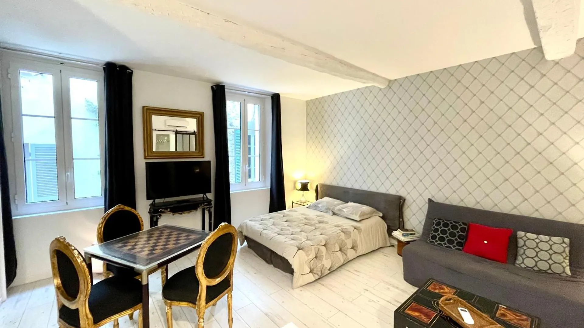 Les Remparts Antibes Location Apartment 0*,  France
